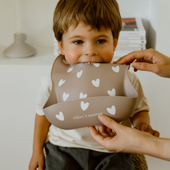 bavoir en silicone mocha