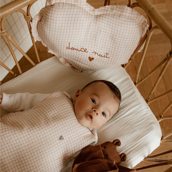 mobile coeur bruits blancs gaze de coton caramel