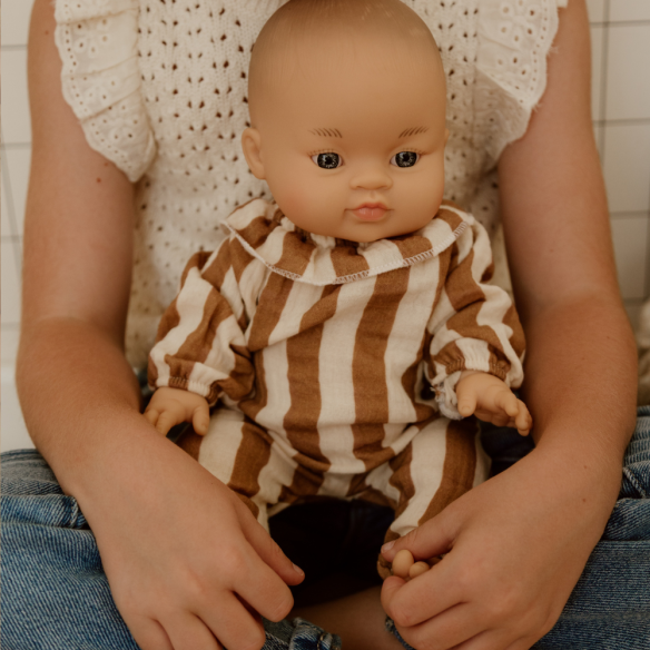 Tenue poupée avec col