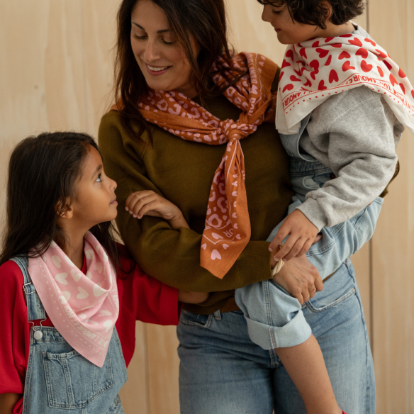 Foulard coeurs 100cm