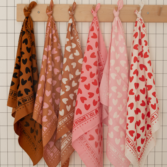 Foulard coeurs 100cm