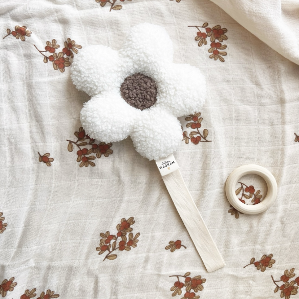 attache tétine fleur moumoute sherpa
