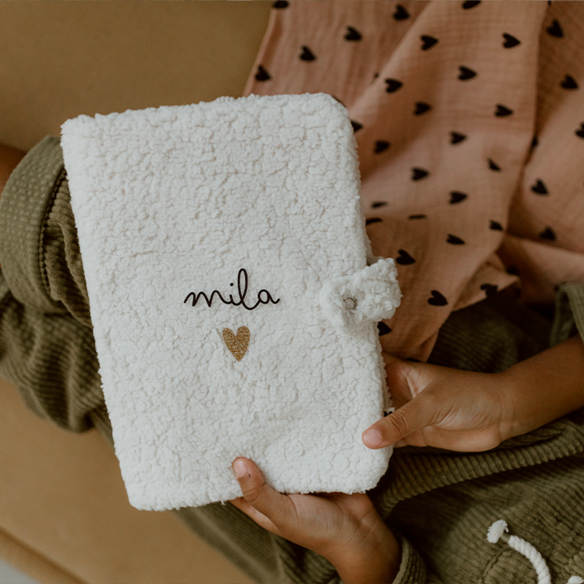 Protège carnet en moumoute