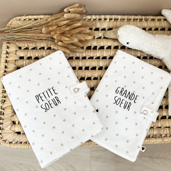 Protège carnet en gaze de coton motif coeur personnalisé
