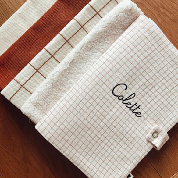 Protège carnet en moumoute