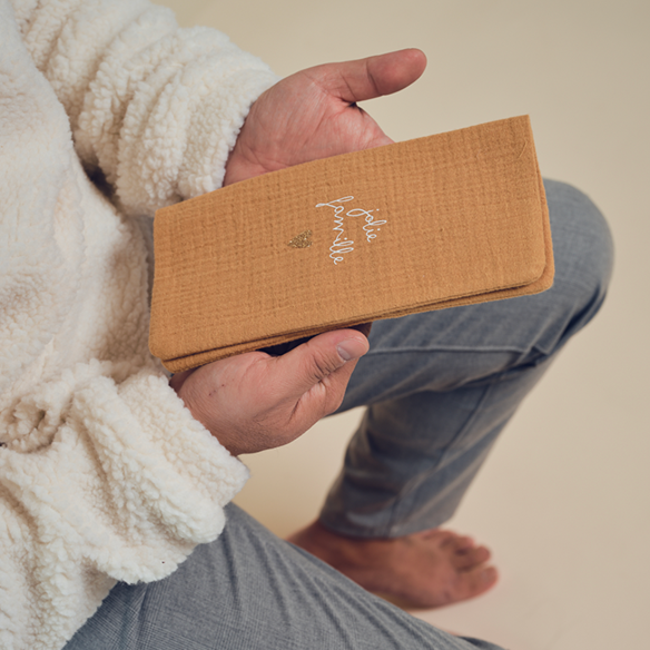 Protège livret de famille en gaze de coton camel