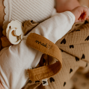 Attache tétine gaze de coton camel personnalisé