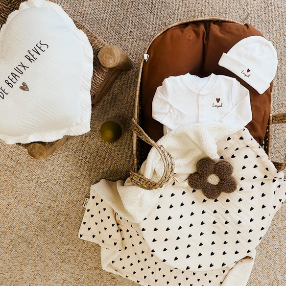 couverture pilou coeurs caramel personnalisable