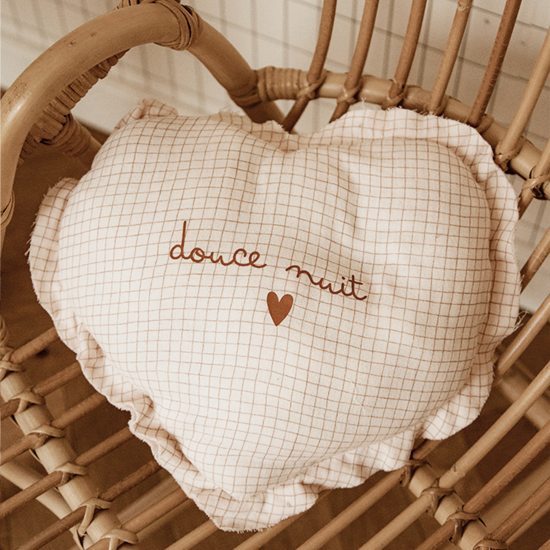 mobile coeur bruits blancs gaze de coton carreaux
