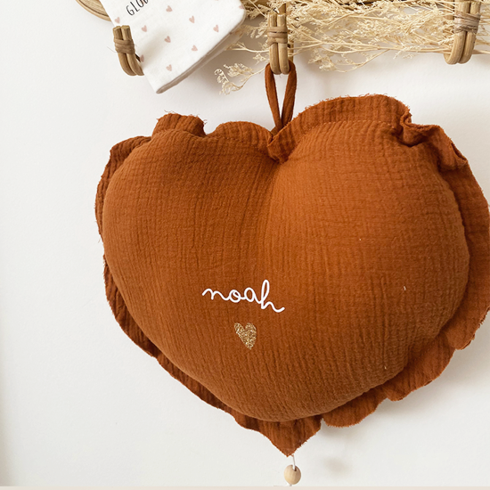 mobile coeur bruits blancs gaze de coton caramel