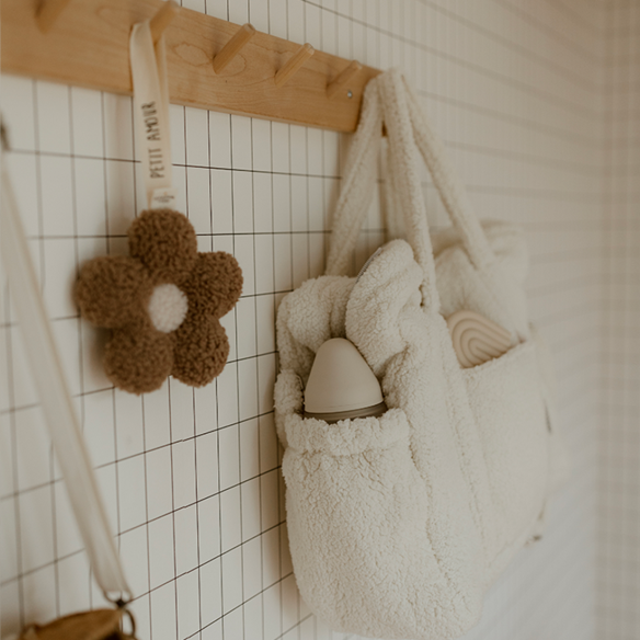 attache tétine fleur moumoute sherpa