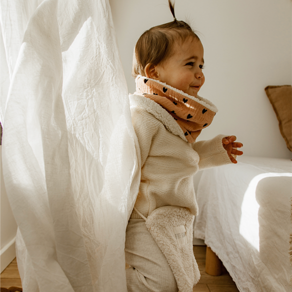 snood bébé enfant gaze coeurs rose moumoute snood bébé enfant gaze coeurs rose moumoute