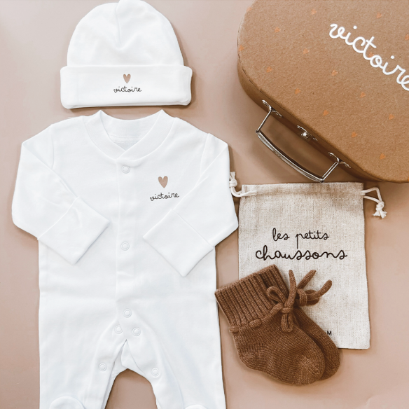 bonnet de naissance personnalisé en coton blanc