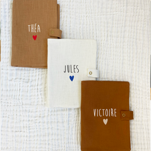 Protège carnet en lin camel personnalisé