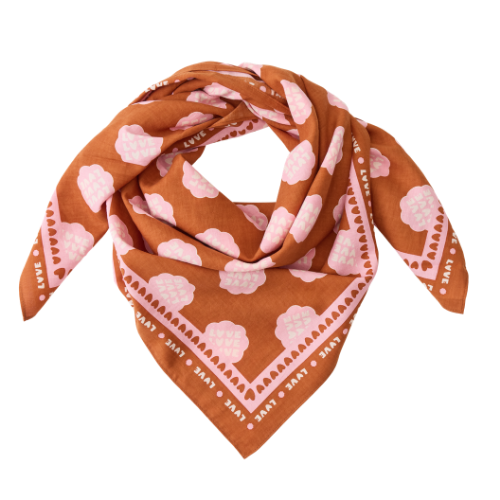 fond marron / motif rose