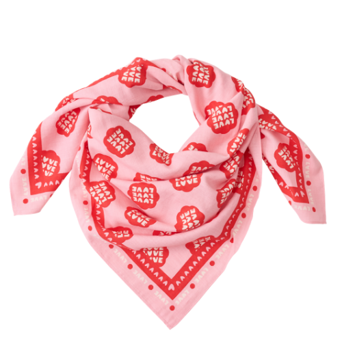 fond rose / motif rouge